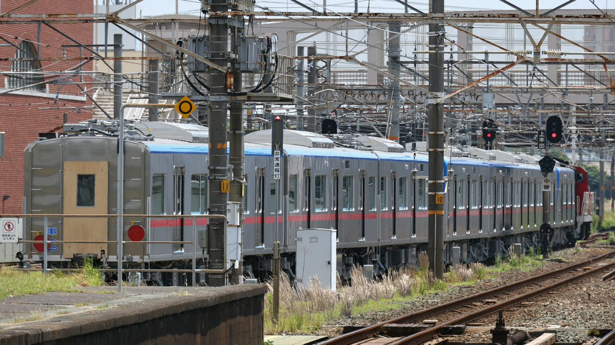 Kariwa_Railway's tweet photo. 2026/7/30
京成3200形 8B 日本車輌出場甲種輸送
牽引車 DD200-25
豊橋駅にて

#鉄道 #甲種 #京成 https://t.co/vMBj3AqdWU