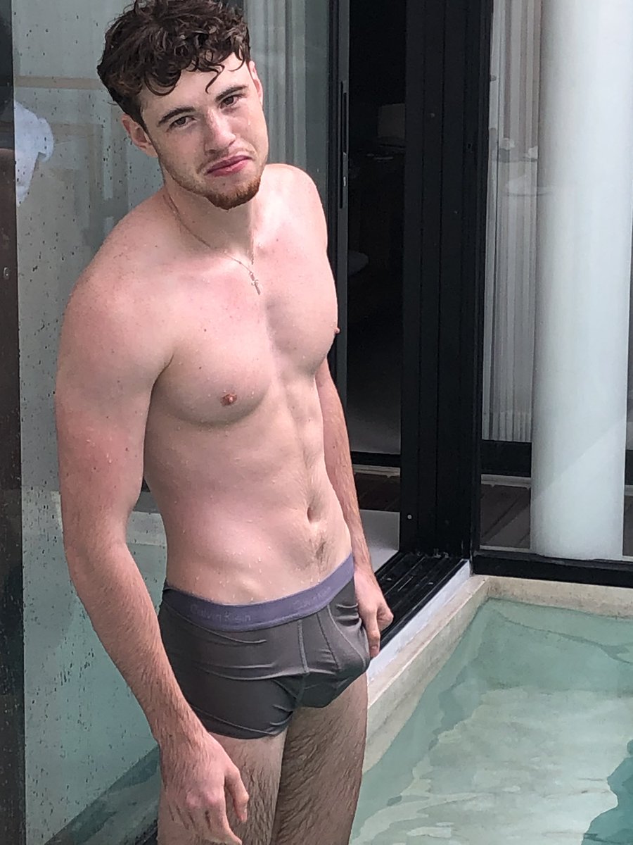 maxime_savage_'s tweet photo. Je profite de la piscine à la villa 💦💦
Rdv sur mon nouveau compte videos sans frais pour toi 😋

https://t.co/t9rvFNwSLq https://t.co/bnOLtPulPU