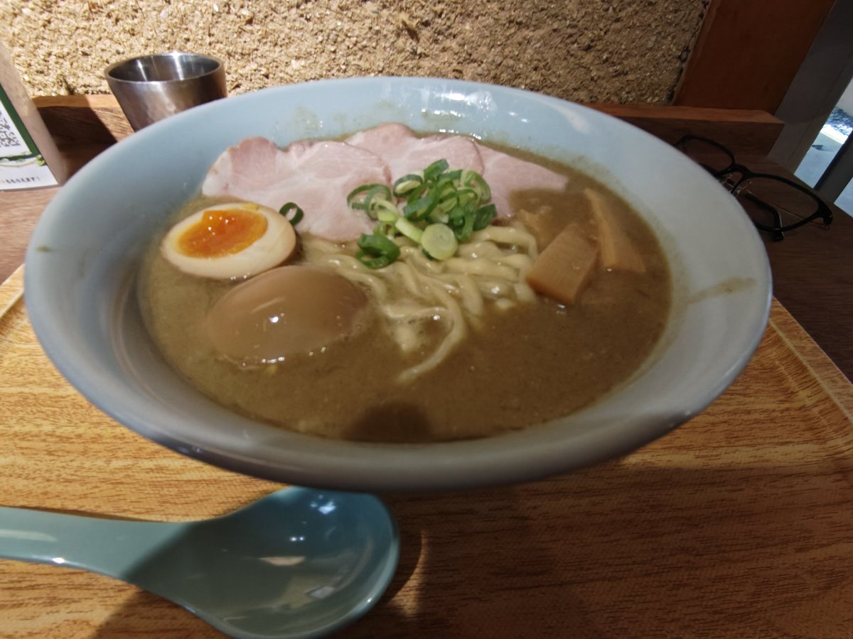 ktaro_o's tweet photo. うどん県多度津町の讃岐らぁ麺 伊吹いりこセンター 根ッCO LABO

濃厚伊吹ドロドロそば（大盛、味玉）

観音寺にはない根ッCO LABOオリジナルメニューとのこと。
めっちゃ好みの味でした😋

スープ飲み干したのはいつぶりか〜 https://t.co/WTJcToQCyF