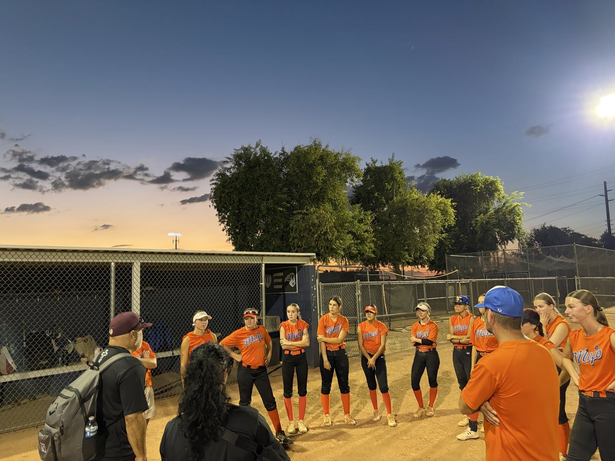 TNMojoBryant's tweet photo. @NelsonWarriors Thank you Coach Jimmy Gutierrez and Coach Lena Gutierrez from Nelson University for coming to tonight’s scrimmage. #WeOverMe #StudentAthlete #CollegeRecruiting #TNMojoFastpitch https://t.co/cZGS9UEOCA