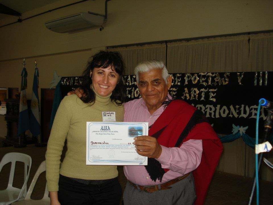 MarinaNill's tweet photo. ¡Otro recuerdo! 😍 Hace quince años, del 29 al 31 de julio de 2011, en el XXVII Encuentro Nacional de Poesía y III Encuentro Nacional de Arte «Hugo Iñiguez Barrionuevo», en el que presentamos mis novelas «Llamaradas de Recuerdos» y «Bufeos». 📚🎙️❤️ https://t.co/Haz2o1EFXn