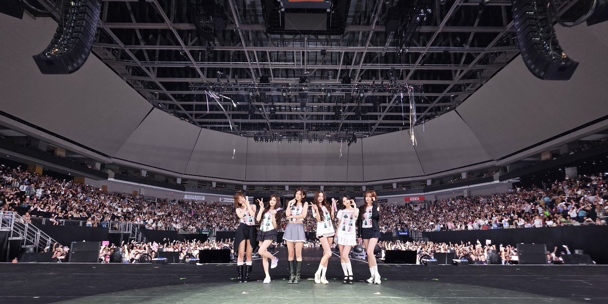 IVEstarship's tweet photo. [📸]
IVE WORLD TOUR
<SHOW WHAT I AM>
in AUSTIN 🖤

Thanks to DIVE, 
every moment feels like a dream 🌌

#IVE #아이브 
#SHOW_WHAT_I_AM https://t.co/twmBve6AiA