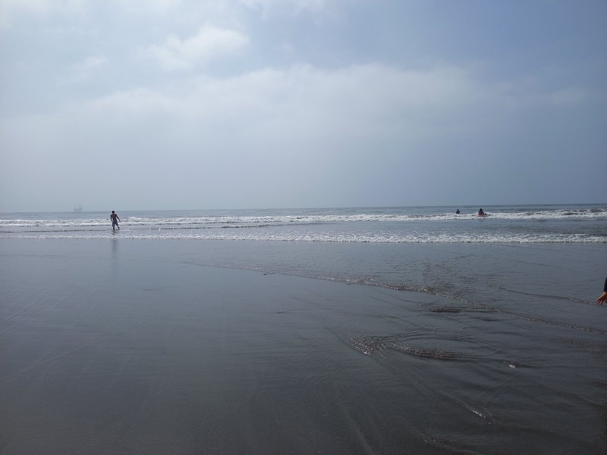 kinnemon_y's tweet photo. 海いってきました

子供のころ同じ浜に行きましたが
記憶より全然人が少なかったです

昔より海水浴客が9割減とは聞いていたけど、さもありなん https://t.co/Ev1i7przL2