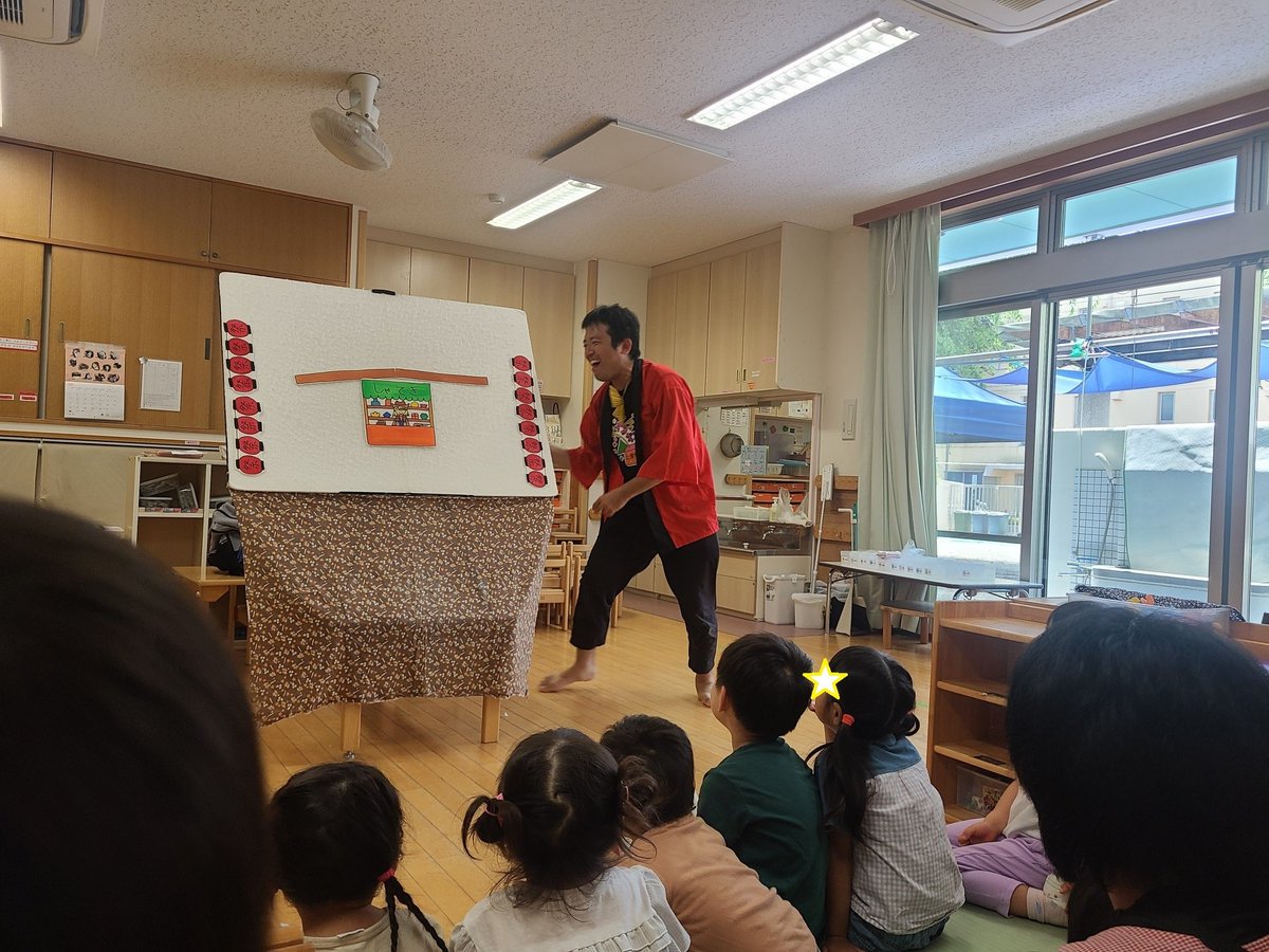 paneljam's tweet photo. 夏真っ盛りですね！
おまつりわっしょいして花火も打ち上げ全力上演。
暑い日続くけど、パネルシアターは基本室内でやりますので熱中症対策もバッチリです！
https://t.co/5LqZXyFMB9 https://t.co/mwxVLe6eZ5