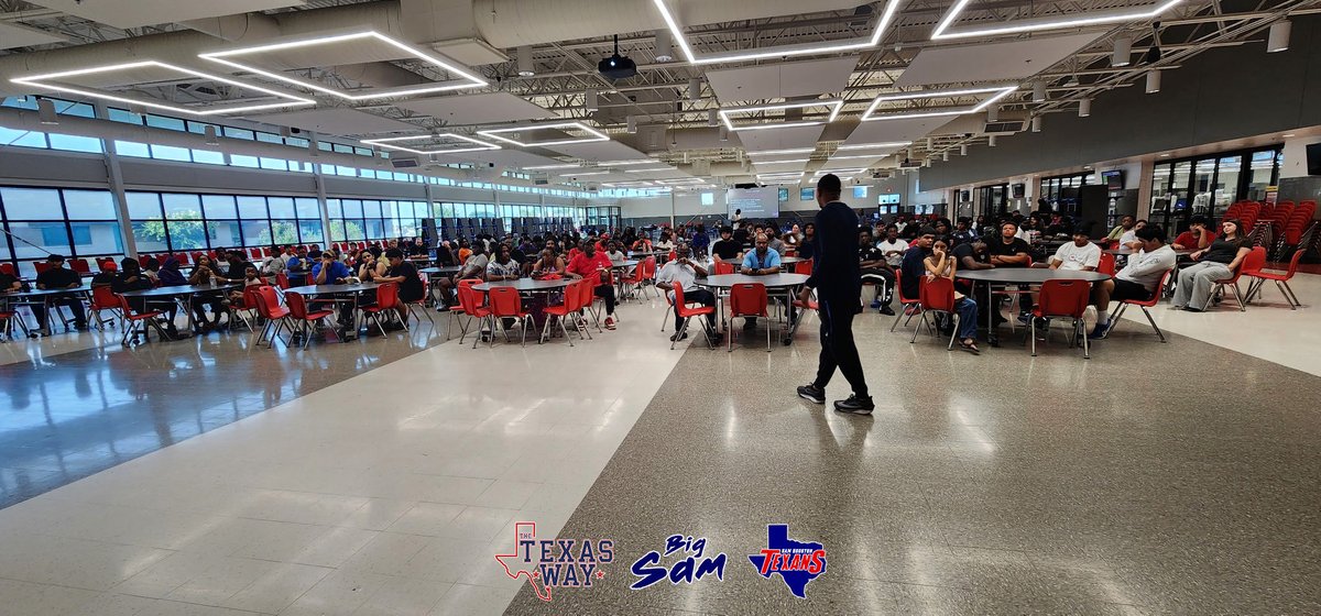 Bobby_QUE7's tweet photo. ALMOST GO TIME FOR @bigsamfb!!! 

Thank you to all the parents that came out to the parent meeting! 

It’s going to be an awesome year! 

LETS GO TO WORK!!!

#EastsideTexanPride | #Sacrifice | #KeepWorking https://t.co/KsAMKudjeh