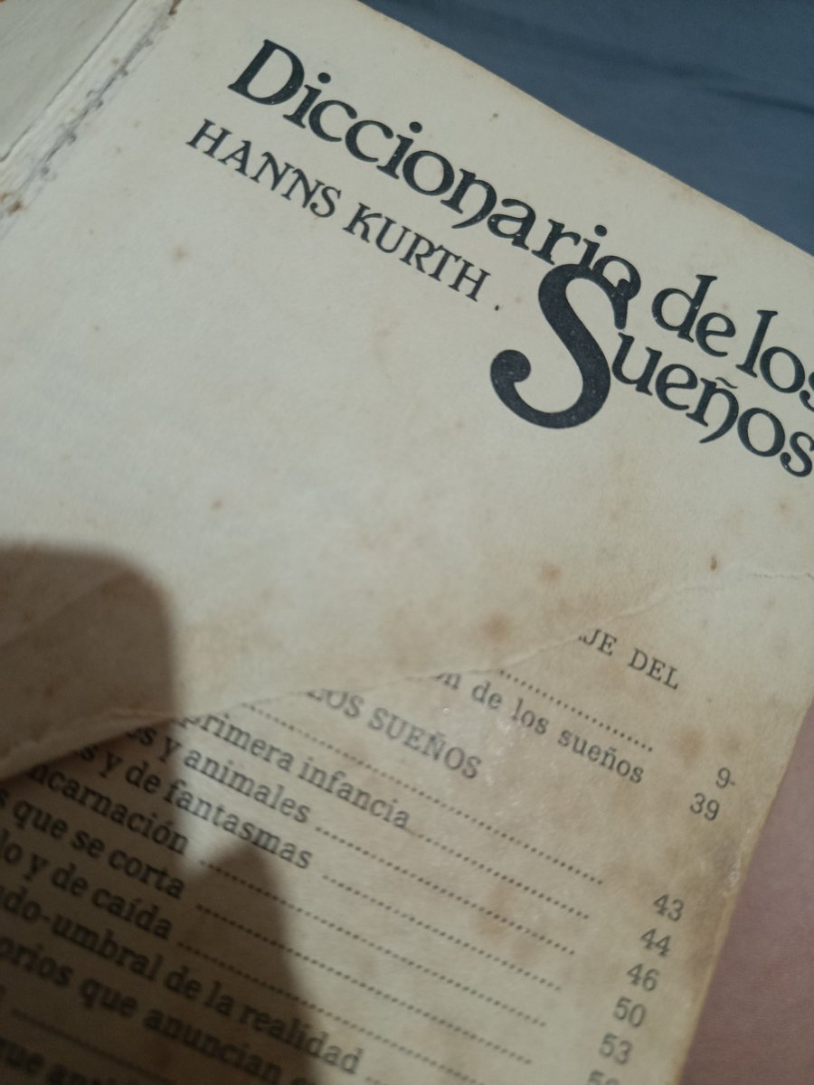 pjmars95's tweet photo. ola
me voy a volver una profesional leyendo sueños 

gracias libro de mi abuela que tiene más años que yo https://t.co/Urb25zyMRa
