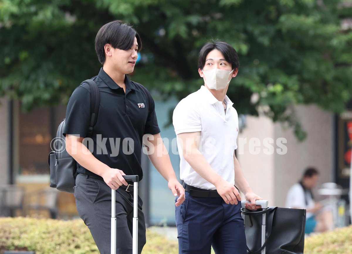 tospophoto's tweet photo. 【プロ野球】2026年7月30日
オールスター 移動

#坂本勇人 #井上温大 #浦田俊輔 #大城卓三　

#Giants #巨人 #ジャイアンツ
#マイナビオールスターゲーム2026 #東スポ https://t.co/kgKfJxYygY