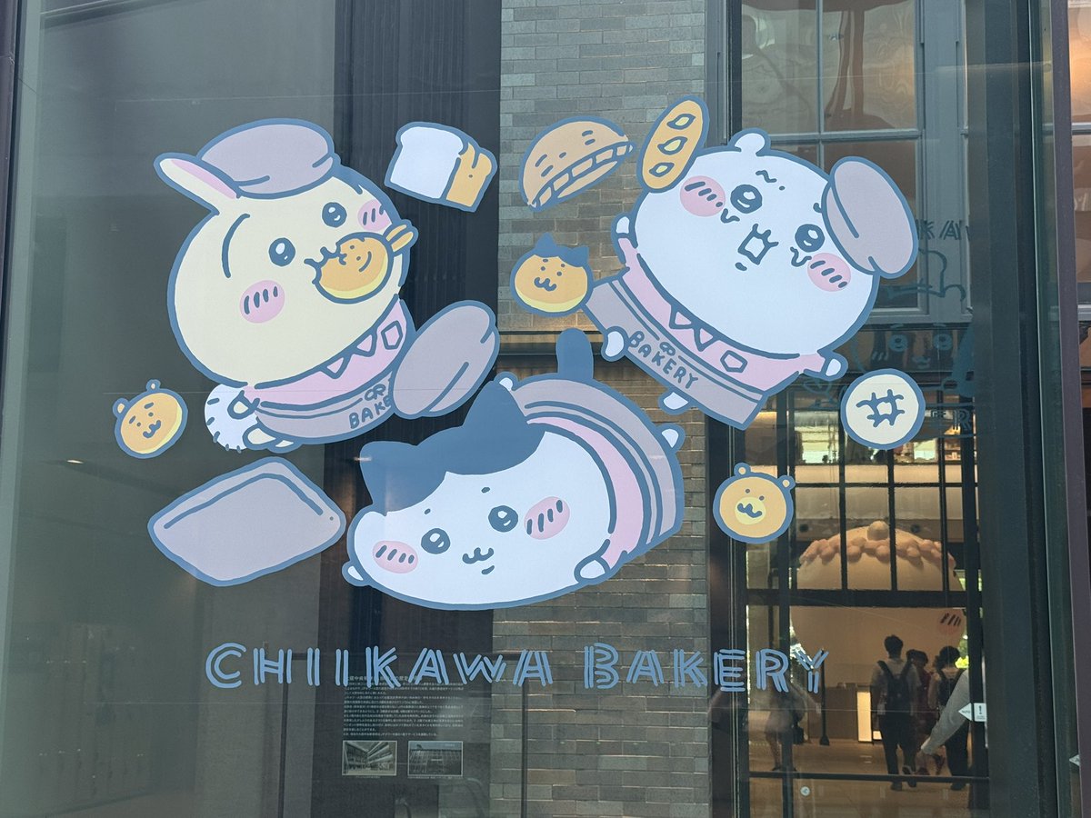 pulf1206's tweet photo. #JR東海巨大ちいかわキャンペーン

BIGすぎるちいかわ、かわいい。見にきて良かった。
KITTE大阪、駅西口側の入口装飾がちいかわベーカリーで良き🥐 https://t.co/VLh6SvfhhF