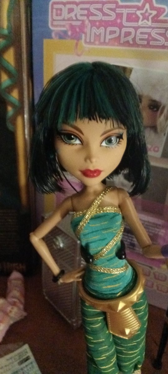MsPrxda's tweet photo. @incelanton I have the cleo from that line and she's SO WONKY it kills me https://t.co/HZcsm2Z0K9
