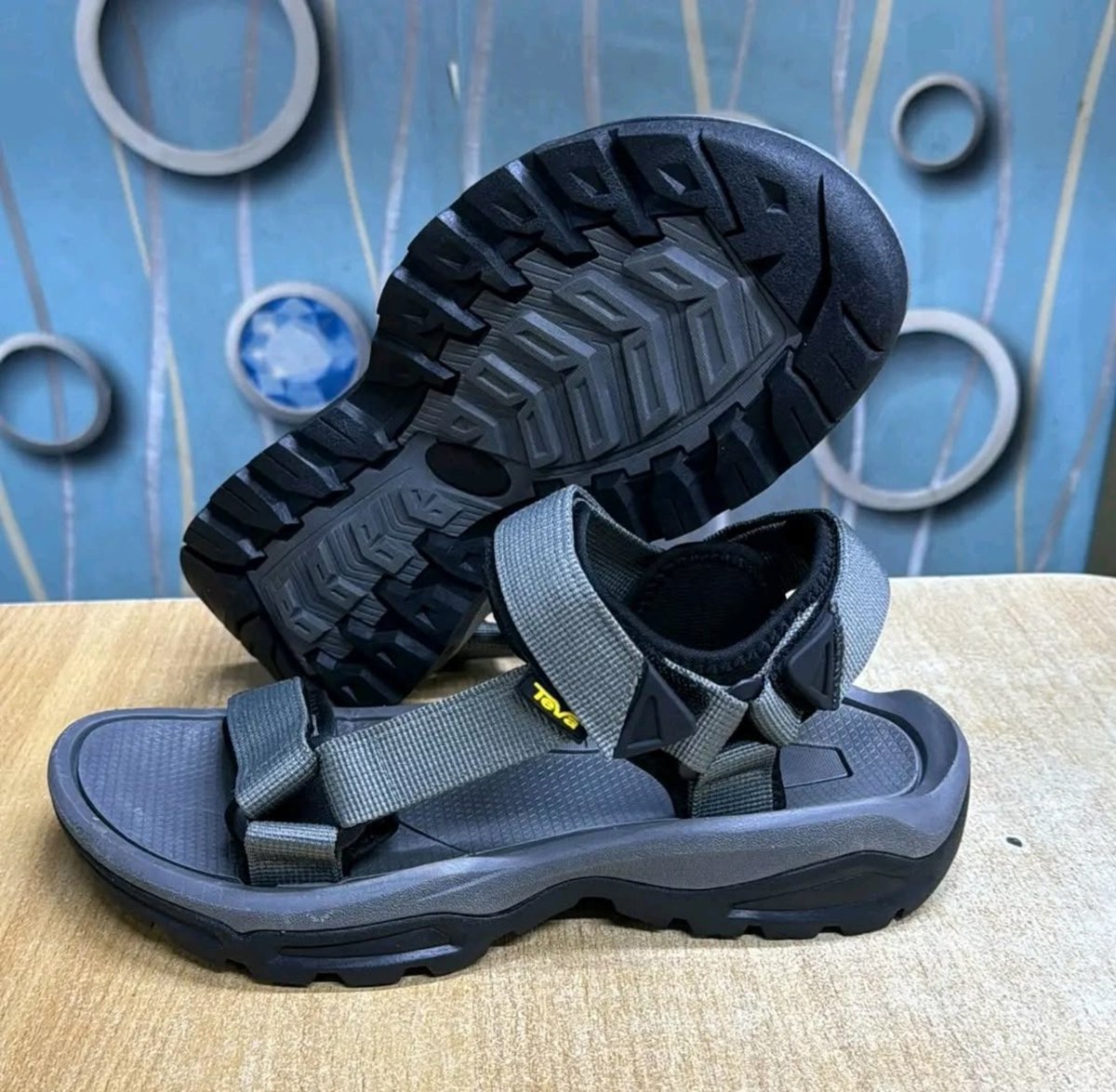 bon_macharia's tweet photo. Weekend is around the corner. time to shut down those laptops and take off those closed shoes. usikose open shoe ya kuenda out kindly reach out on WhatsApp 0700764798 price is only 2000. Delivery done country wide. @Osama_otero @mbiti_mwondi https://t.co/5kDPihLP8k