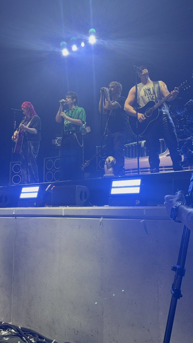 colabear94's tweet photo. Best 5sos show I have ever attended and I will never emotionally recover from it https://t.co/AIiEDnosKY
