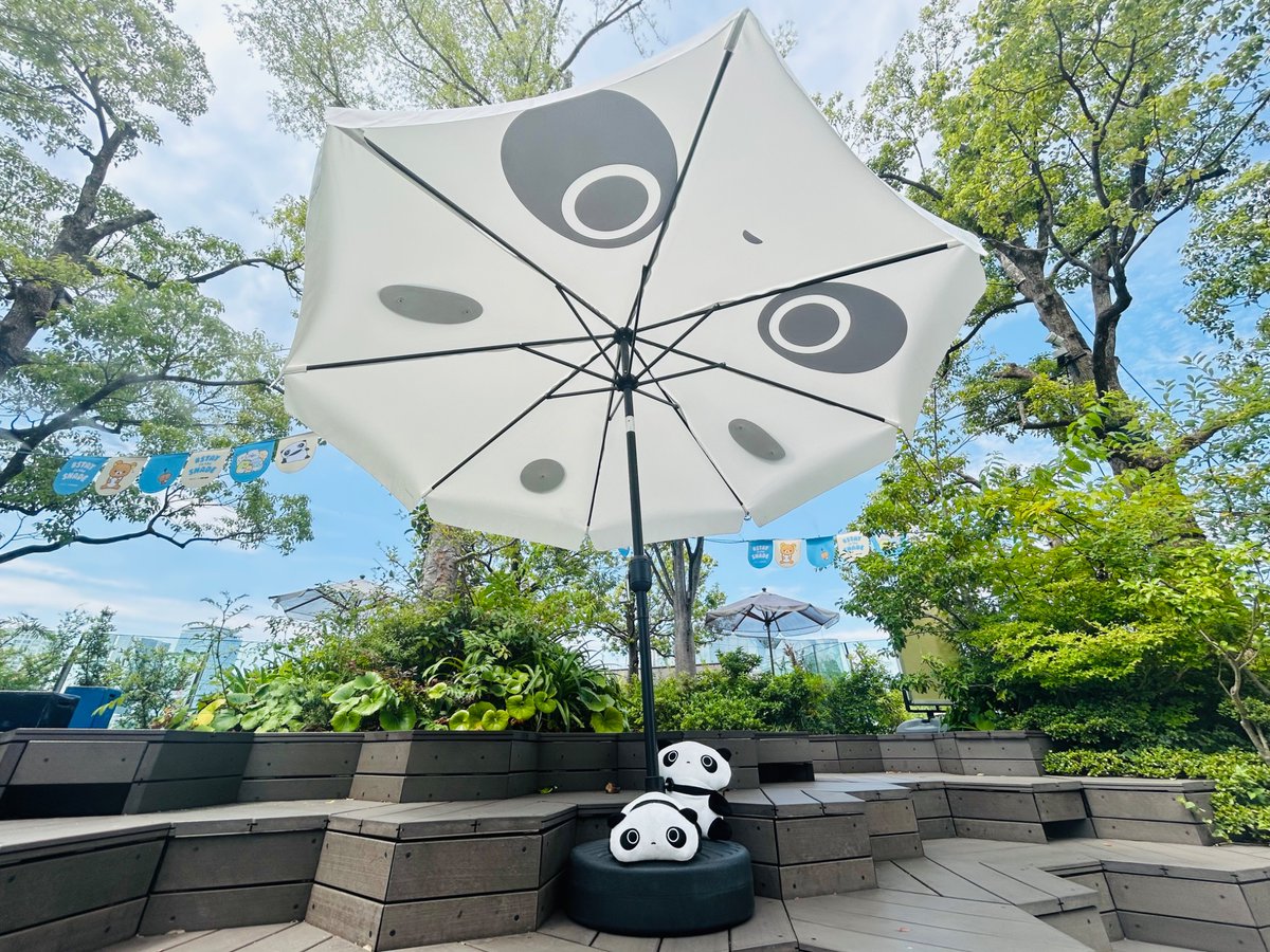 sign_display_'s tweet photo. 東急プラザ表参道「#オモカド」で猛暑対策プロジェクト「STAY in the SHADE」が開催!
花王・東急不動産に加えサンエックスも協力し、#リラックマ や #すみっコぐらし と涼める「日かげの森」やフォトラリーが展開!!
週末「#冷タオル」配布もある原宿エリアの日陰で、ぬいたちと一休みして夏を楽しもう! https://t.co/ykIWSTgEKk