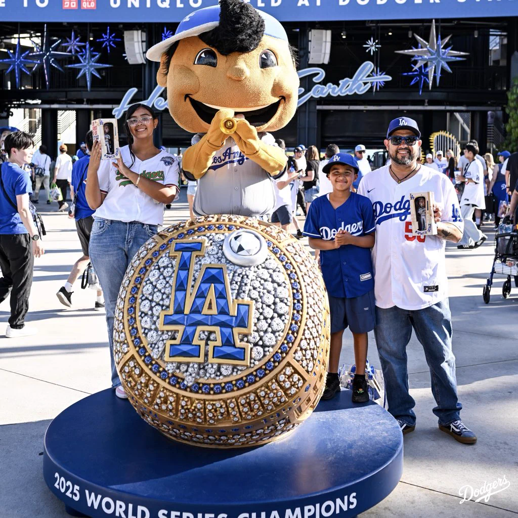 ドジャース エドウィン・ディアス ボブルヘッドEdwin Diaz Edwin Diaz ボブルヘッド Dodgers It's Edwin Díaz Bobblehead Night