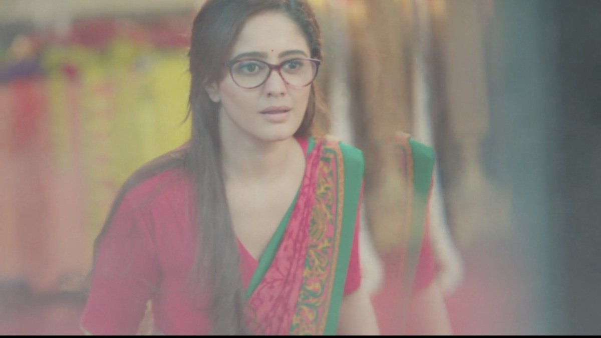 MsMostlyLame's tweet photo. we should be glad its shruti who raised mannat otherwise her sonia khanna genes always overpower 😭
filled the mandir with smoke, created a distraction for abhimanyu, knocked out manyata with sleeping pills &amp; took her place, only mannat &amp; her big brain 🤌

#AyeshaSingh #Mannat https://t.co/NMHbmBFqnD
