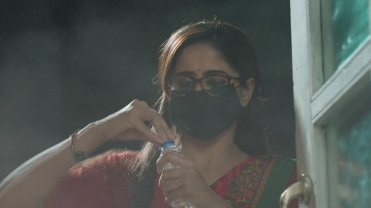 MsMostlyLame's tweet photo. we should be glad its shruti who raised mannat otherwise her sonia khanna genes always overpower 😭
filled the mandir with smoke, created a distraction for abhimanyu, knocked out manyata with sleeping pills &amp; took her place, only mannat &amp; her big brain 🤌

#AyeshaSingh #Mannat https://t.co/NMHbmBFqnD