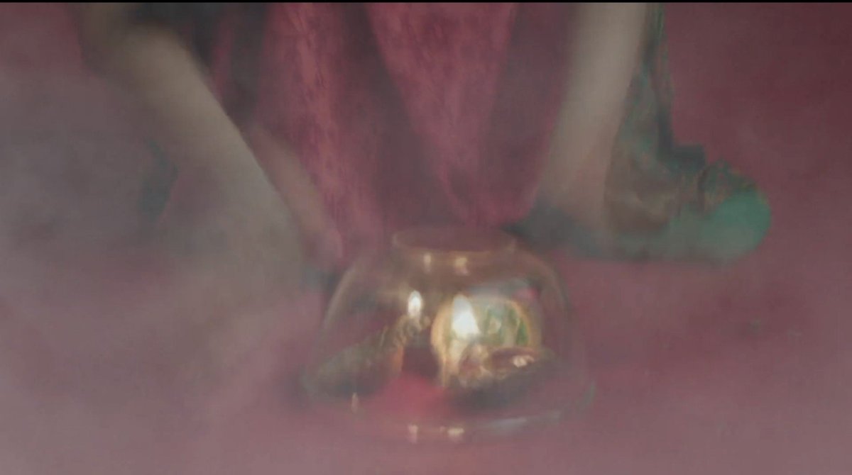 MsMostlyLame's tweet photo. we should be glad its shruti who raised mannat otherwise her sonia khanna genes always overpower 😭
filled the mandir with smoke, created a distraction for abhimanyu, knocked out manyata with sleeping pills &amp; took her place, only mannat &amp; her big brain 🤌

#AyeshaSingh #Mannat https://t.co/NMHbmBFqnD