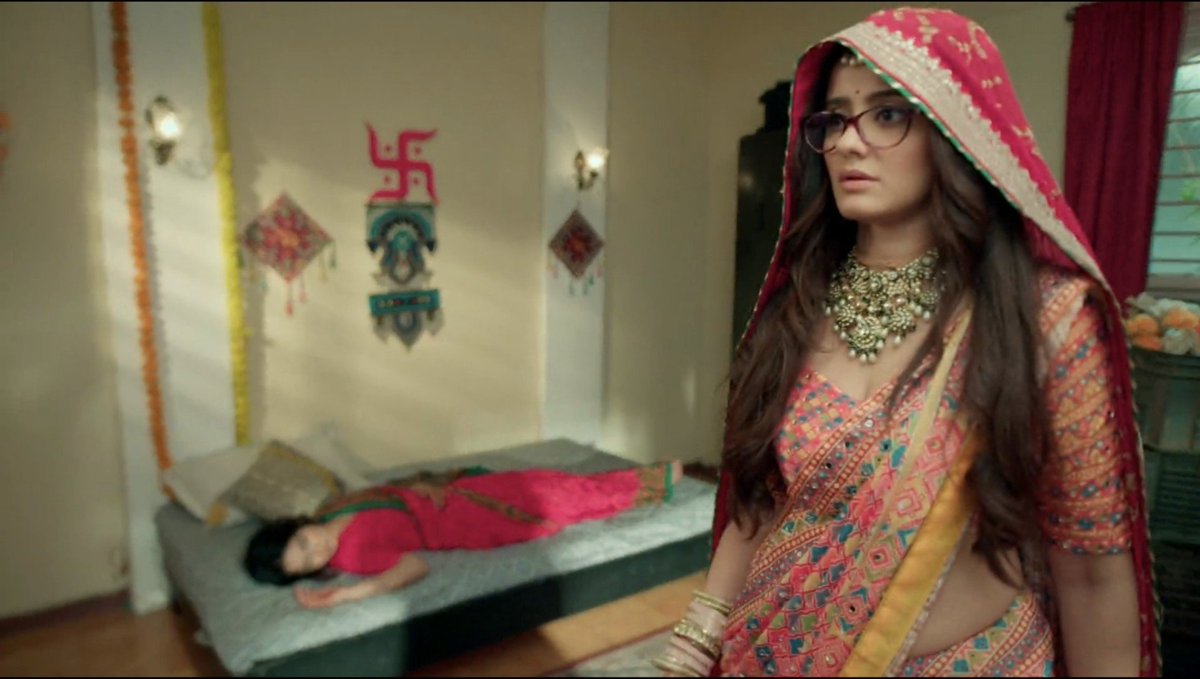 MsMostlyLame's tweet photo. we should be glad its shruti who raised mannat otherwise her sonia khanna genes always overpower 😭
filled the mandir with smoke, created a distraction for abhimanyu, knocked out manyata with sleeping pills &amp; took her place, only mannat &amp; her big brain 🤌

#AyeshaSingh #Mannat https://t.co/NMHbmBFqnD