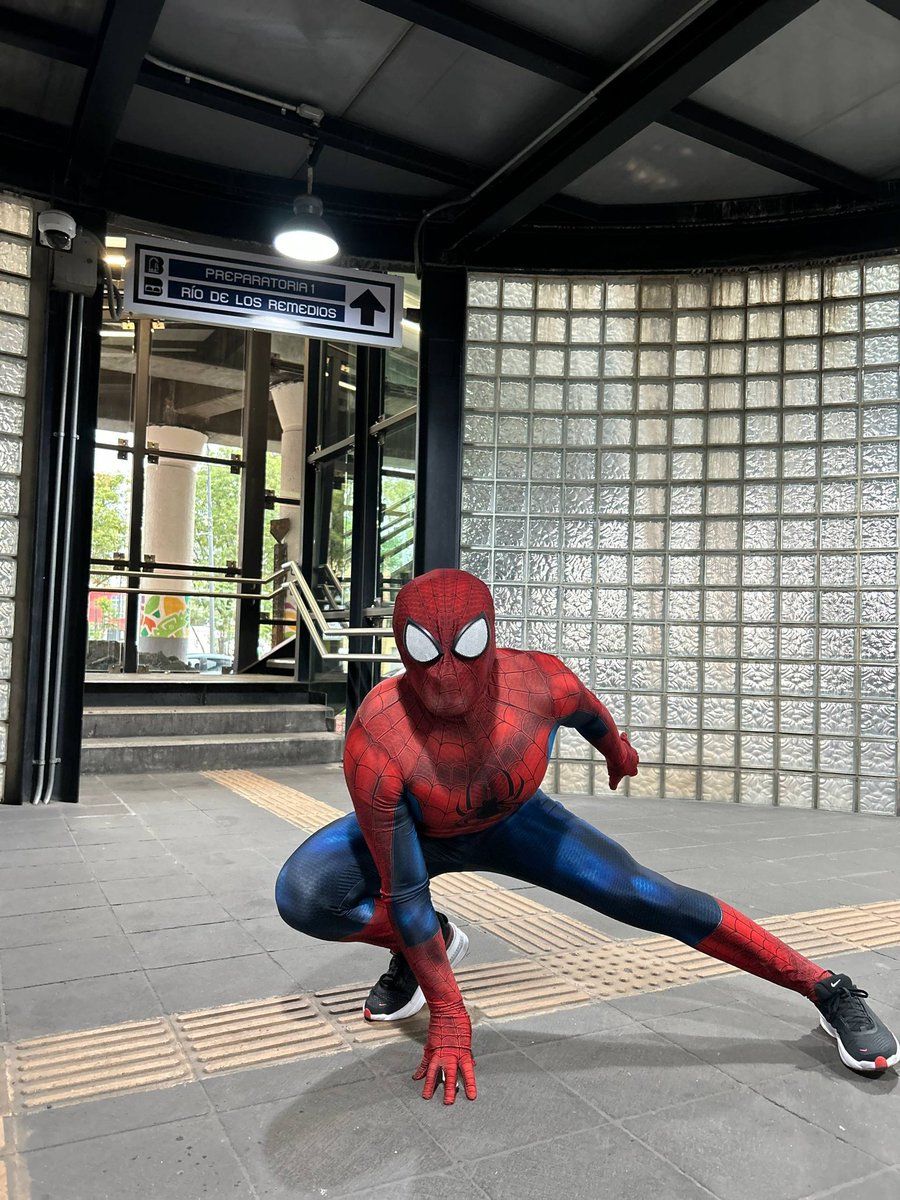 MetrobusCDMX's tweet photo. “Son las decisiones las que nos hacen ser quienes somos. Y siempre podemos optar por hacer lo correcto.” 🕷️🕸️🚍 https://t.co/ELER7itwPk