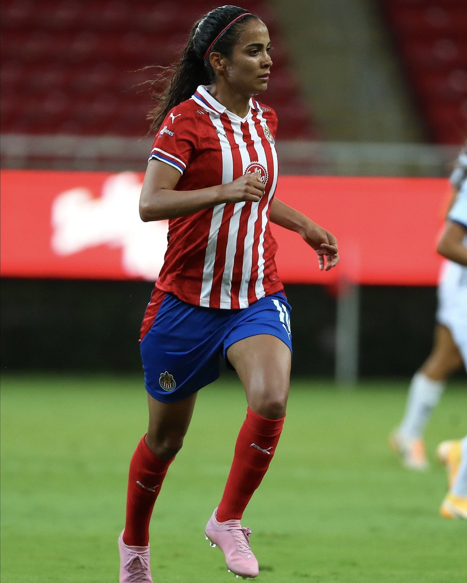 ChivasFemenil's tweet photo. 📅 Nueve años del comienzo del camino profesional de @LichaCervantes y @carojaramillo94 🔥

Un legado que sigue creciendo 👏🏼 https://t.co/sQKvQ1rDgs