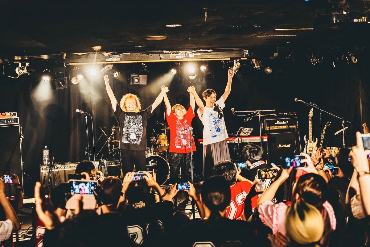 IRabBits_info's tweet photo. ◣ 2026.7.29 MIT-RabBits ◥

Vo.&Gt.&Piano 猪野進一
Vo.&Ba. 加藤智之
Dr.&Cho. 浦川麻衣子

後にも先にも絶対にない景色。　
豪華ゲスト陣の皆様にも支えられて、本当に良い一日になりました！

22周年にしてとんでもない夜を作ってしまったおかげで、IRabBits再始動が決まりました。

本当にありがとうございました！！

photo by @shiro_as5