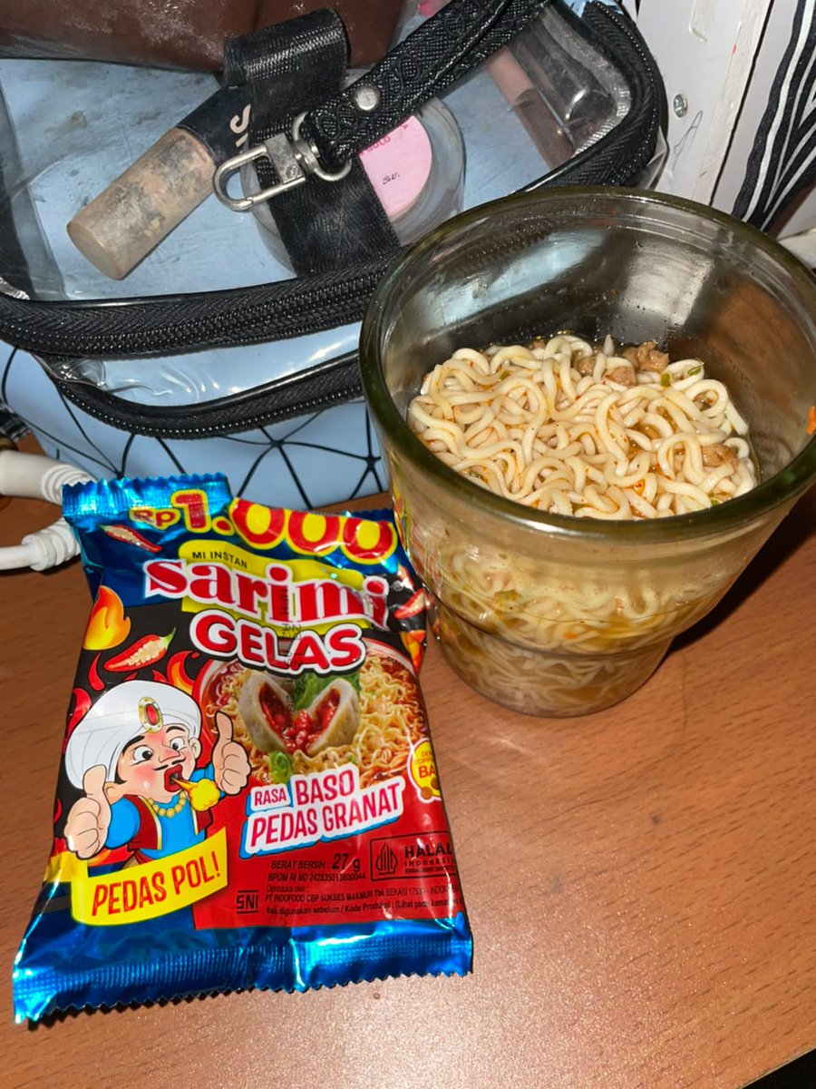 rimafebby's tweet photo. ini kayaknya sarimi gelas baso granat cocok buat yang suka mi pedas sama baso. https://t.co/tlU7eTQrY9