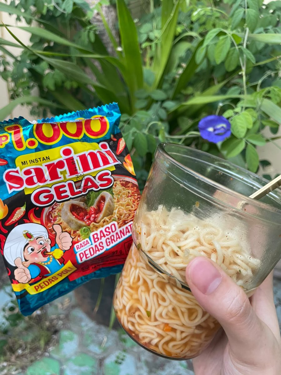 edwindanu3711's tweet photo. Baru sadar ternyata sarimi gelas baso granat sudah ada di warung dekat rumah. https://t.co/PWpNcPOvkJ