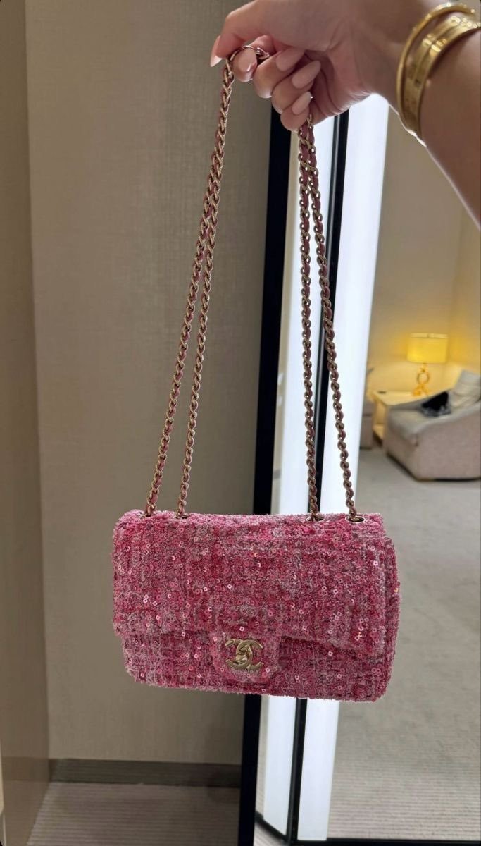 cozygirlx's tweet photo. chanel.....always https://t.co/8bUtWRFyG1