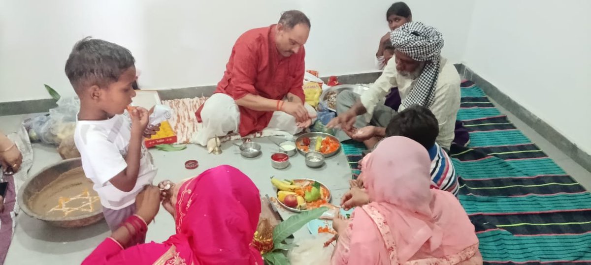 Ranjitpalpunjab's tweet photo. ਚਾਚੂ ਮਾਜਰਾ ਦੇ ਸਰਪੰਚ ਸਾਹਿਬ ਦੇ ਗ੍ਰਹਿ ਪ੍ਰਵੇਸ਼ ਸਮਾਗਮ ਵਿੱਚ ਹਾਜ਼ਰੀ ਲਗਵਾਈ। ਸਾਰੇ ਪਰਿਵਾਰ ਨੂੰ ਨਵੇਂ ਘਰ ਦੀਆਂ ਦਿਲੋਂ ਵਧਾਈਆਂ
#GrehPravesh #NewHome #BestWishes #PunjabCommunity #ranjitpalsinghpunjab
@AamAadmiParty @AAPPunjab https://t.co/W0owMLISpm