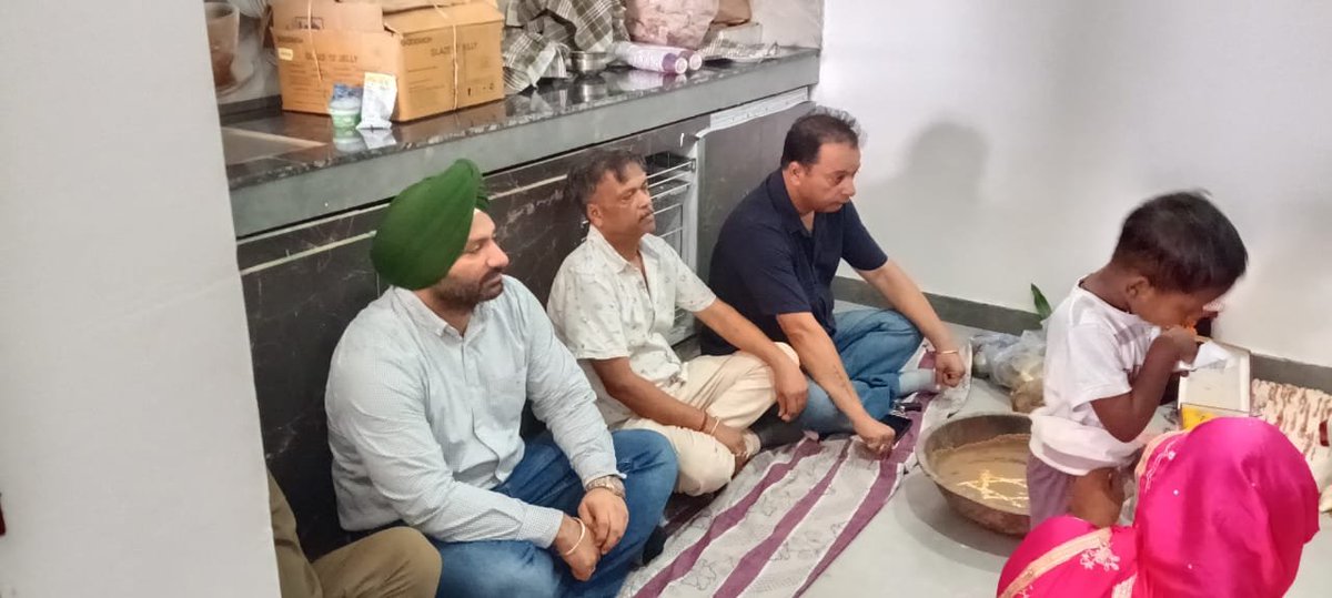 Ranjitpalpunjab's tweet photo. ਚਾਚੂ ਮਾਜਰਾ ਦੇ ਸਰਪੰਚ ਸਾਹਿਬ ਦੇ ਗ੍ਰਹਿ ਪ੍ਰਵੇਸ਼ ਸਮਾਗਮ ਵਿੱਚ ਹਾਜ਼ਰੀ ਲਗਵਾਈ। ਸਾਰੇ ਪਰਿਵਾਰ ਨੂੰ ਨਵੇਂ ਘਰ ਦੀਆਂ ਦਿਲੋਂ ਵਧਾਈਆਂ
#GrehPravesh #NewHome #BestWishes #PunjabCommunity #ranjitpalsinghpunjab
@AamAadmiParty @AAPPunjab https://t.co/W0owMLISpm