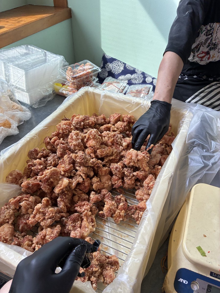 ryu_ayu_unagi's tweet photo. 暑い中、焼きぞばと唐揚げを買いに来ていただきありがとうございました。

販売を始めてから一瞬でなくなったので
今回の反省を活かして
明日の販売時間や個数も計画してお伝えします！ https://t.co/qKQwEVICSX