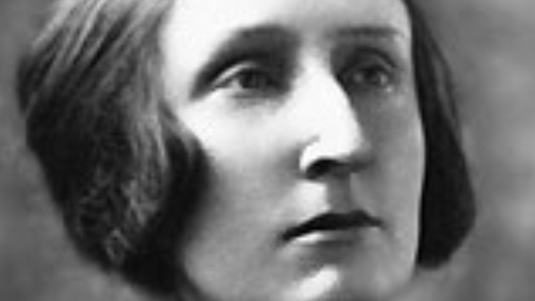 epifitas's tweet photo. "Pero las llamas del corazón me consumieron, y la mente
No es más que un viento necio."

Edith Sitwell

Reino Unido, 1887-1964 https://t.co/C2H9ZfD06Z