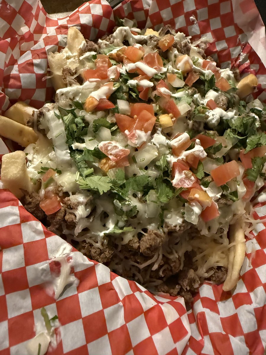 TheSavSnacks's tweet photo. Who else enjoys delicious carne asada fries? 

#dinner #food #yummy #fyp #carneasada #fries https://t.co/rBbtaBa9cw