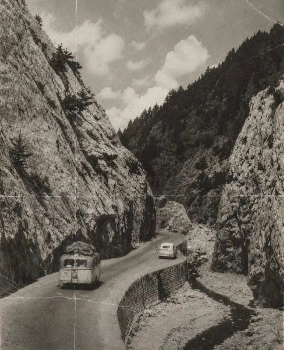 beylerbeyigrup's tweet photo. Tarsus Pozantı Yolu Gülek Boğazı 1952'li yıllar 🇹🇷 https://t.co/xcWYzJr8U3