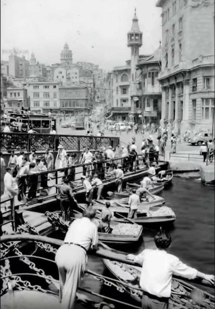 beylerbeyigrup's tweet photo. 📌KARAKÖY 1946'lar... https://t.co/4Q9DN1QEiw