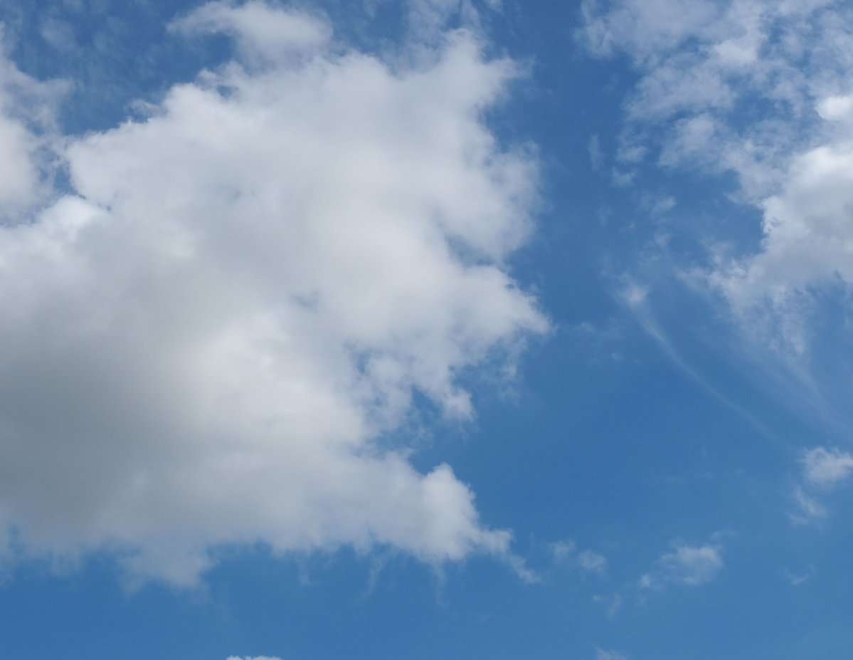 xiaorkdgunayj's tweet photo. The sun must be shining bright behind those clouds. Feels great. https://t.co/eNk4M0AS5Z