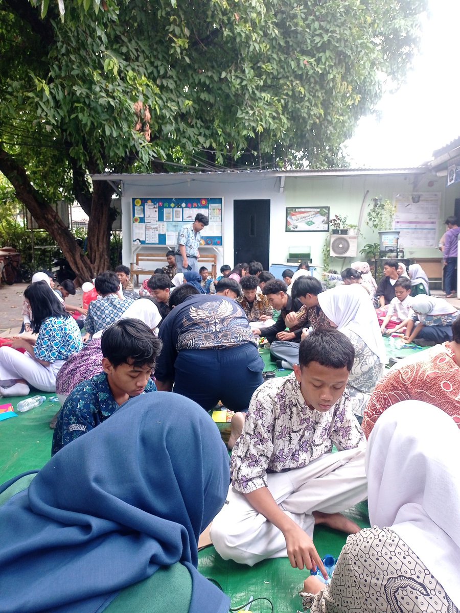 DooShinning's tweet photo. manusia segini aja ga sanggup dd, gimana nanti pas ngajarr https://t.co/DTUiV321WY