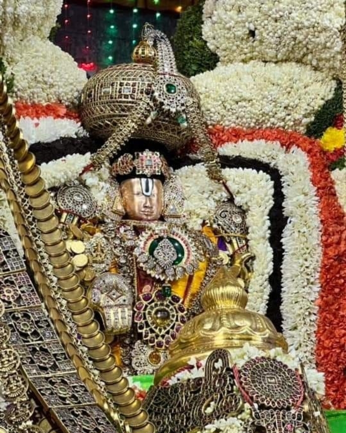 tirupati_info's tweet photo. Tirumala : 29-07-2026

Total pilgrims : 74,471
Tonsures : 31,319
Hundi kanukalu : 4.68 CR 
Laddu sale... 4.09 Lac
Annaprasadams..2.59 Lac
Medical treatment...2,946

Approx. Darsan Time for Sarvadarshanam (with out SSD Tokens)..12 Hrs
#tirumala #ttd #tirumaladarshan #tirupati https://t.co/BmTweEaWnF