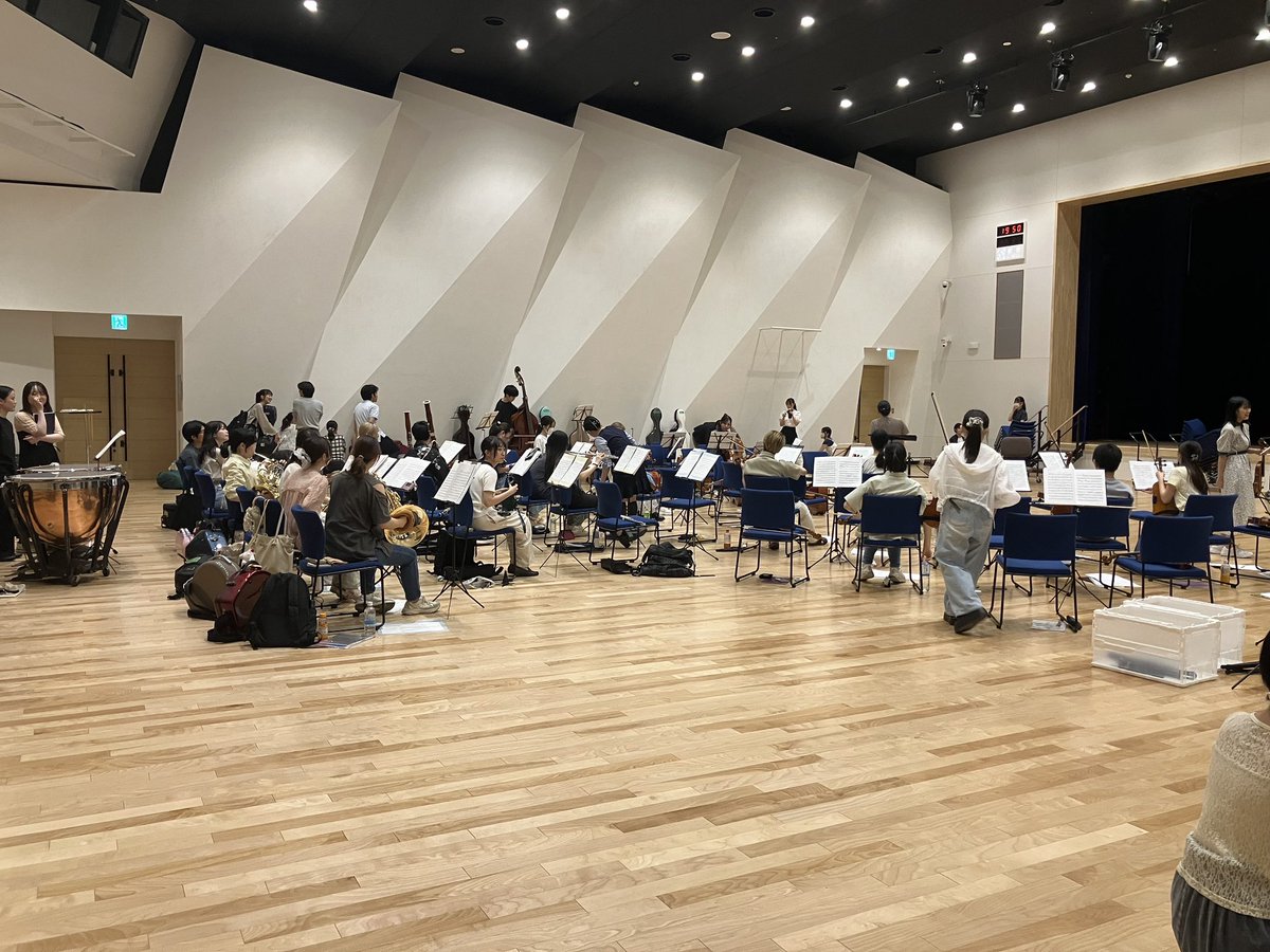 ocha_kan's tweet photo. 【🍵先生全奏🎻】
昨日は、119シーズン初めての先生全奏でした！
ベートーヴェン交響曲第3番を見ていただきました✨
音程やリズム、テンポ、強弱などを、一つずつ丁寧に練習することを心がけながら、今後も引き続き頑張りましょう💪🏻 https://t.co/epb8F97BzP