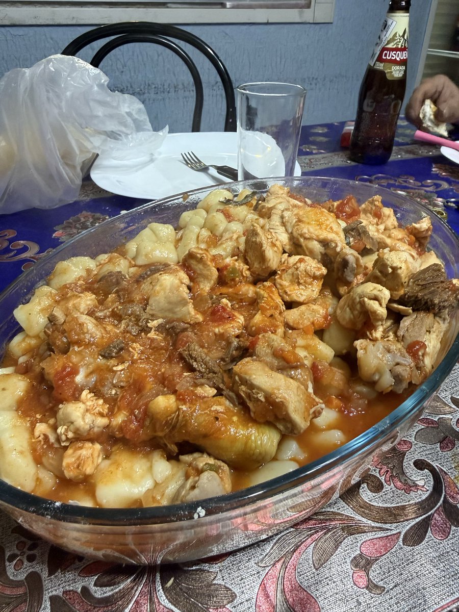 blo4ia's tweet photo. Obvio que voy a ser una malcriada de mierda si llegué y el primer día ya me regalaron lo que tanto quería, me compraron entradas para mi banda favorita y pa colmo ya organizamos las vacaciones de diciembre y febrero https://t.co/gycVipBxq1