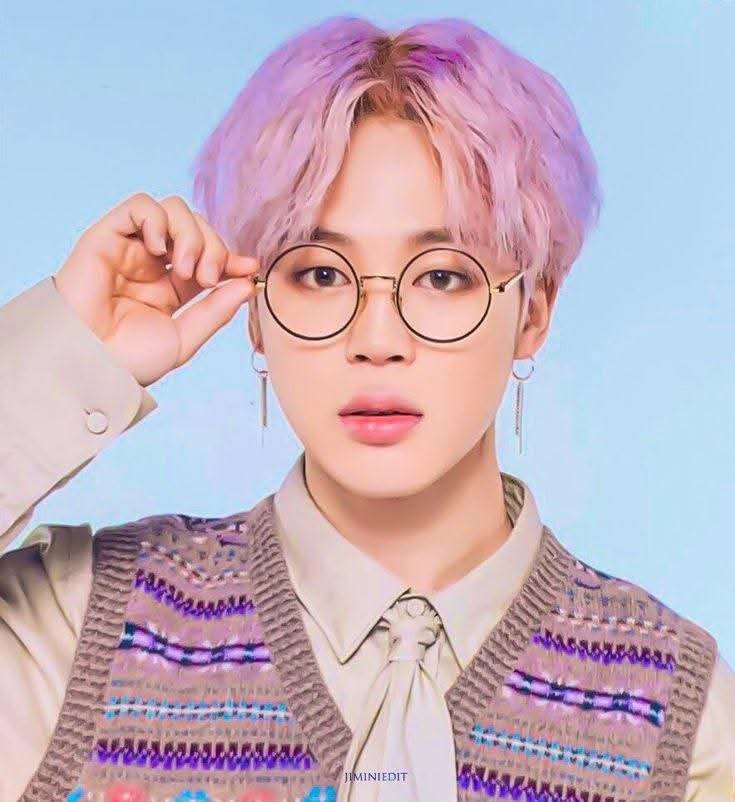 Nopalito_X's tweet photo. •= #AuJikook =•
La universidad tenía la imagen creada de cada uno, pero una mala broma a JM hace que ambos revelen su relación, que desmientan aquella rumores y de paso descubrir el verdadero culpable de aquella broma.

¿Cómo reaccionarán todos ante aquella relación? https://t.co/y0P2I2Keqm
