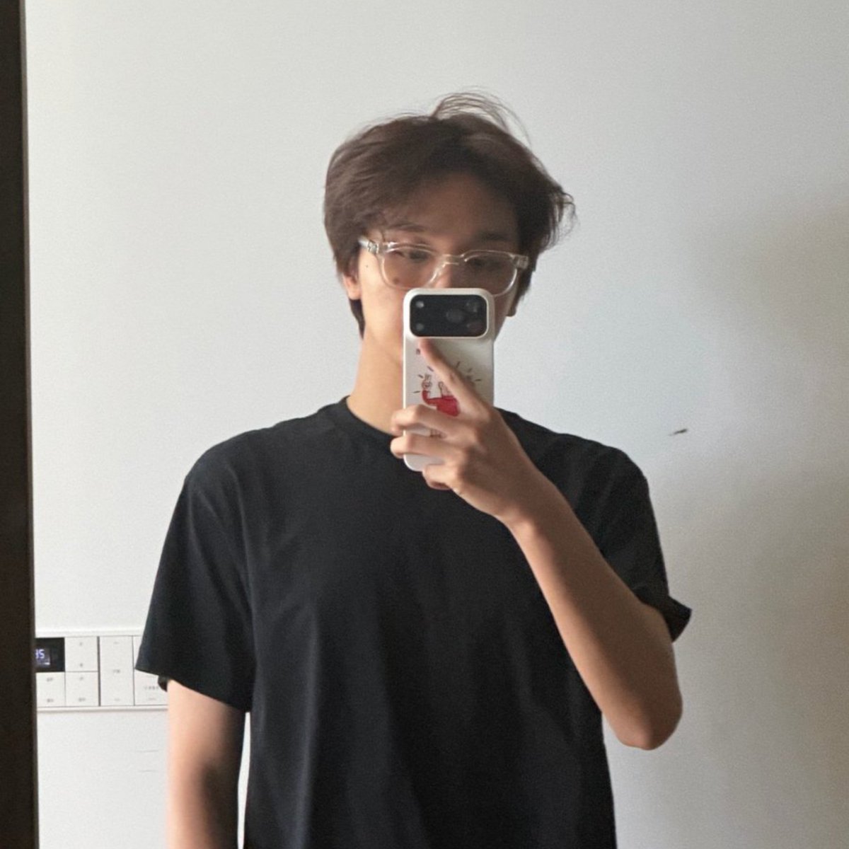mahaeternal's tweet photo. beneran 50 kaos item ya?? 😭😭😭 https://t.co/3IcX1lxDAz