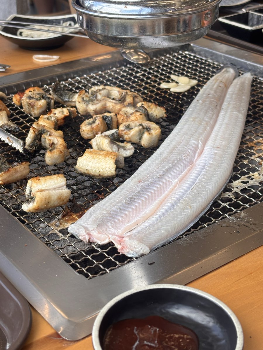 carrrr58's tweet photo. 엄마가장어먹재서 넵하고달려감 https://t.co/dwTO3dyDX2