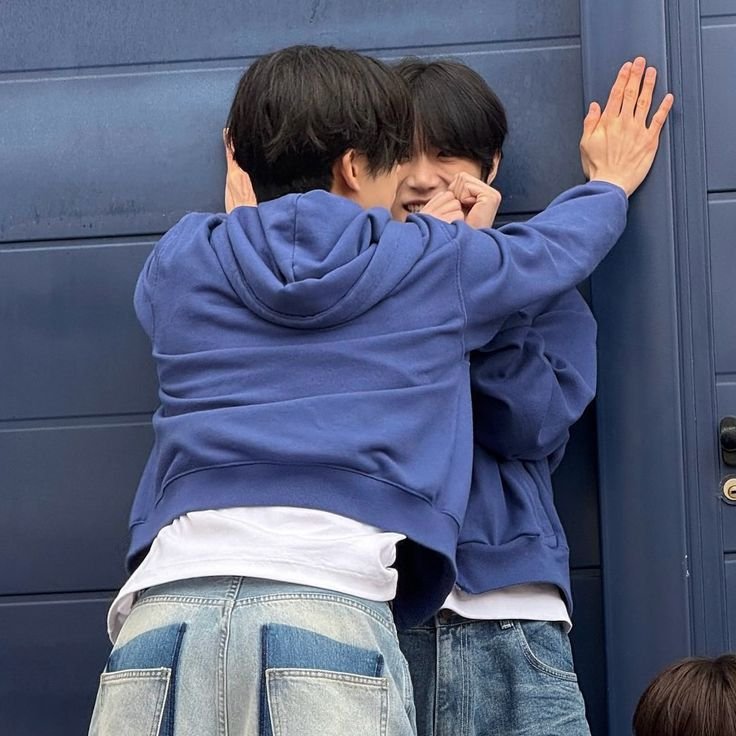 hyukacidio's tweet photo. demon kisser | #yeongyu #beomjun au 🦊🐻
dónde yj es hechizado por una persona que está enamorado de él, pero el hechizo sale mal y termina besando a todos los chicos de su salón por necesidad del hechizo, pero por suerte, bg se ofrece a ayudar. https://t.co/HobFV1kbx7