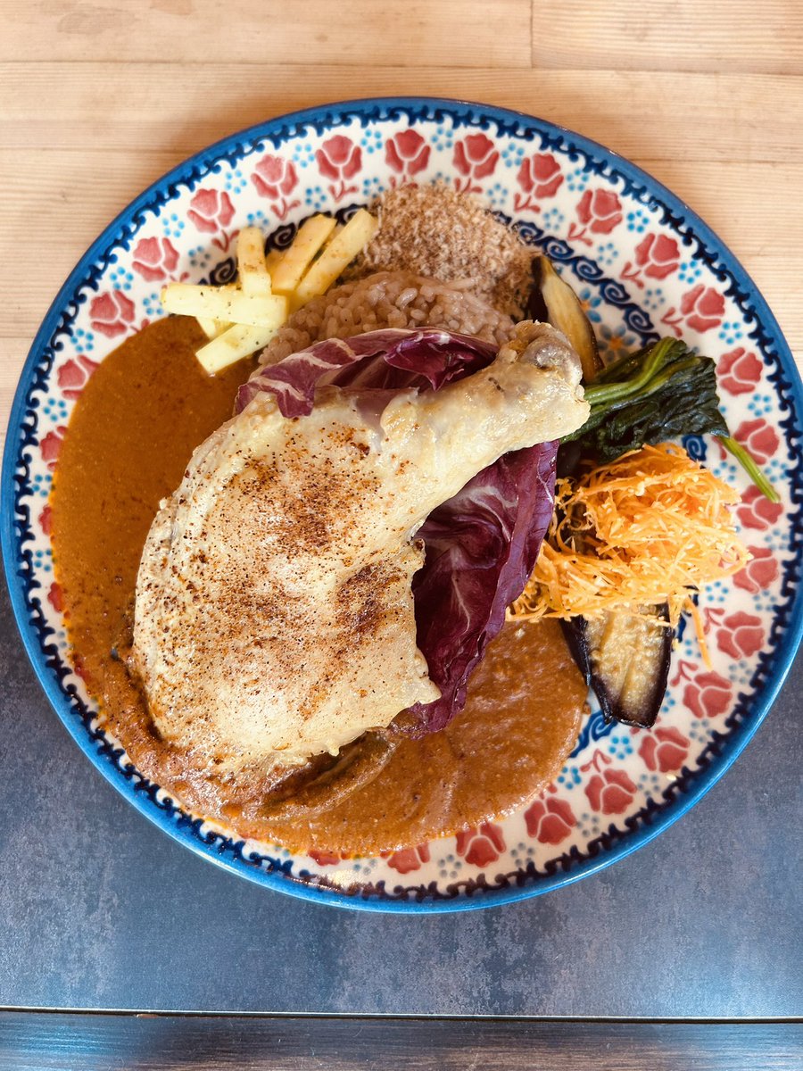 caffe_hana_'s tweet photo. さてカレー！🍛
8/1から販売開始です
限定数ありで13時からの販売です
骨付き鶏もも肉の漬け込みに最短2日かかるので
漬け込んだ肉が無くなり次第その日のカレー販売は終了です
価格は19日までサービス価格！
猛暑日が続きますがカレーで暑気払い😎
お待ちしてます！
#カレー #浅草グルメ #穴場 https://t.co/pNNGKb5nhU