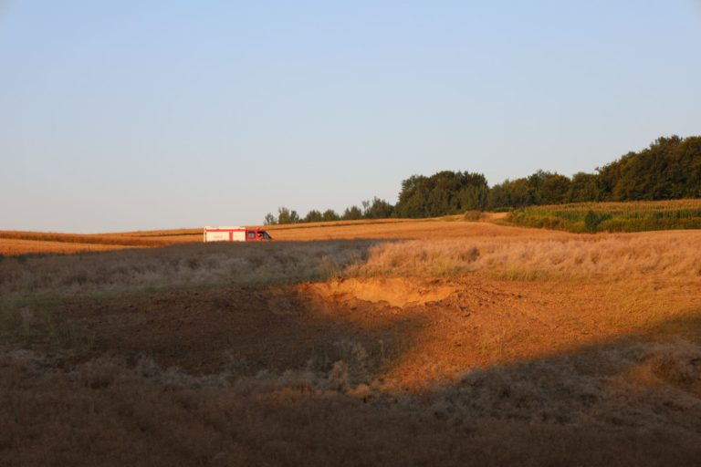 Osinttechnical's tweet photo. Local residents in the Polish village of Targowisko heard a massive explosion this morning and found a large crater in a field. 

Follows reports of a Russian cruise missile entering Polish airspace overnight. The area has been secured by Polish authorities. https://t.co/dTtkN6DyJj