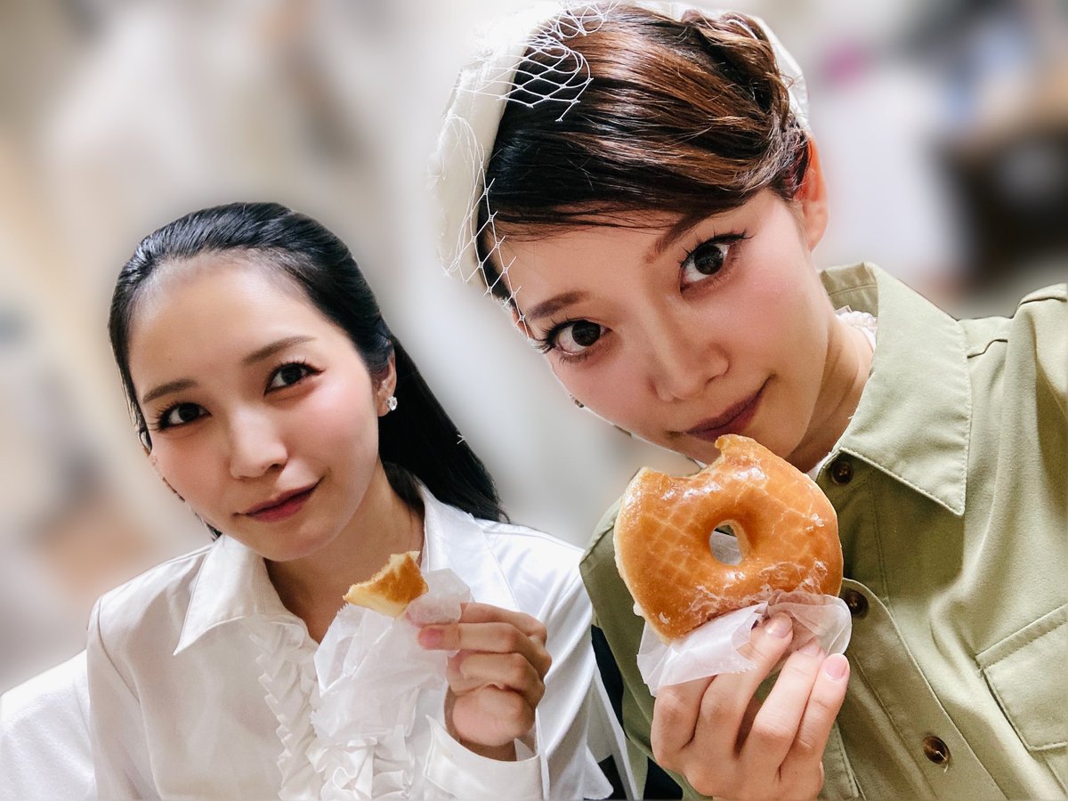 millayasuhana's tweet photo. #スタントウーマン26 写真載せる！
里中役のみくちゃん、内藤役のけいさん、河合マネージャー役の蘭ちゃん。
控室一緒チーム。

みくちゃんは努力家。頑張り屋さん。若いけどしっかりしてて、役の関係とは逆に普段はとっても仲良くしてもらってました。可愛い。

けいさんは出来ないことはあるの？
↓ https://t.co/2hbR6C06Hn