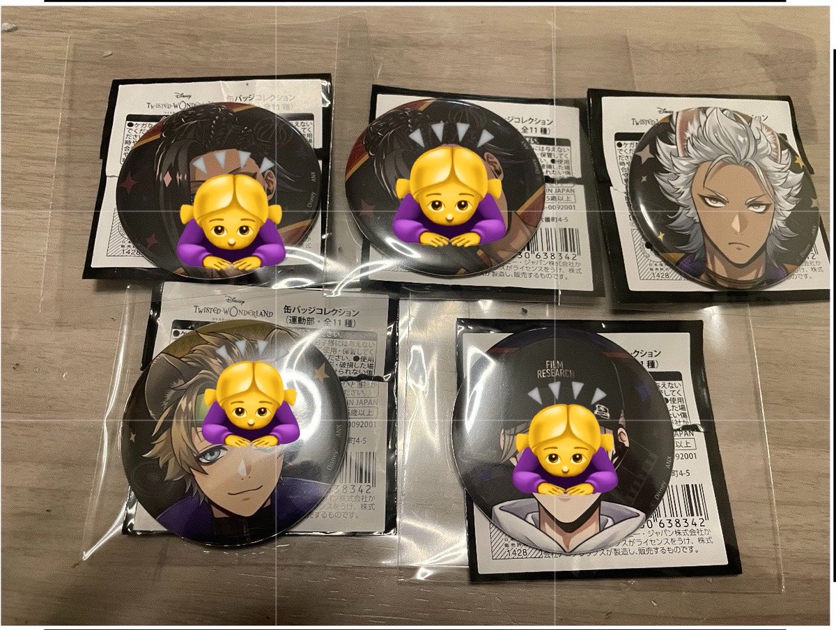 tswl_rrym's tweet photo. 【交換】ツイステ　クラブウェアポップアップ　特典カードケース

譲）写真のもの
　　特典は2:1のみ

求）缶バッジリドル
     （過去デザインOK.その場合は3:1）

郵送取引のみでお願いします

缶バッジ、カード
ジャック🐺
特典
カリム☀️　オルト🤖　リリア🦇

目当ては交換済みの為ゆるく募集 https://t.co/ezer4lnb2h