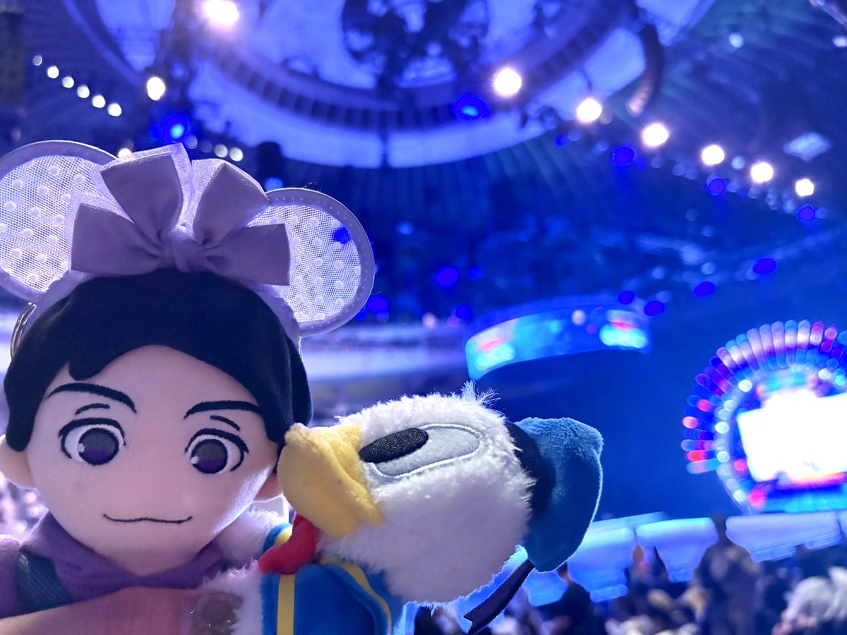 HT__MA__'s tweet photo. たかぴろたんかーーわい〰️💜♩
新しくなって初めてのクロコくんホール⭐️
座席が黒になってた以外の変化が分からなくてハテ❓だったけど綺麗だった💞
#ディズニーオンアイス https://t.co/lYmRaKHrrB