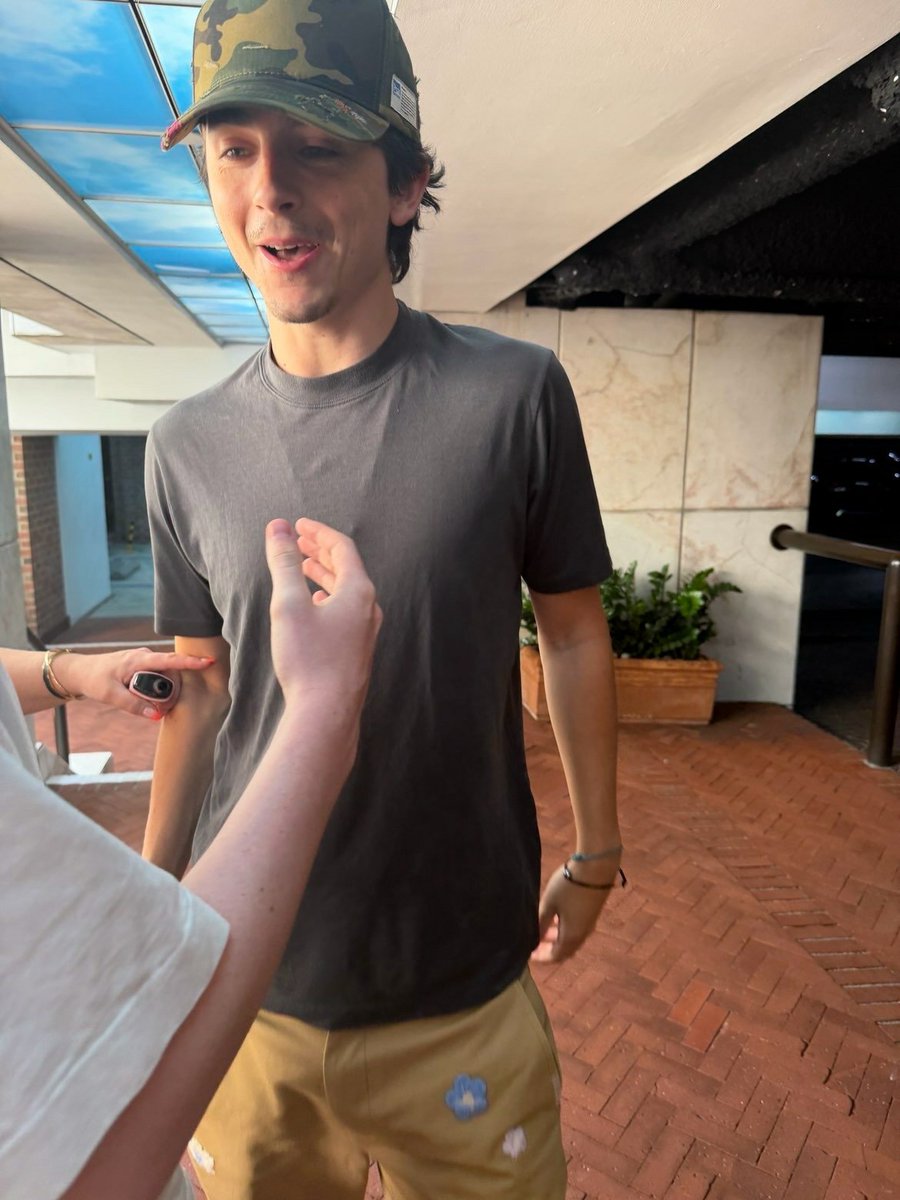 LinnyStans's tweet photo. Hello a lil bulked Timothée Chalamet!  Via @ben_costa14 on insta. https://t.co/k3A40gIHVU