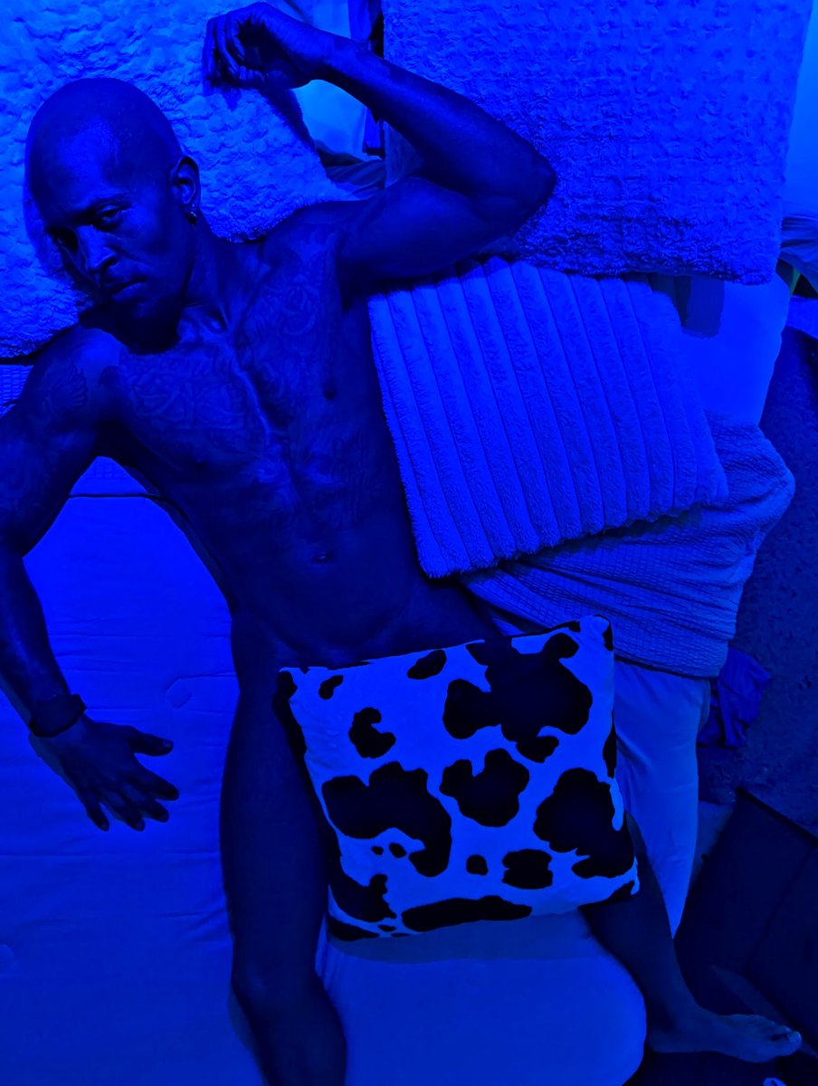 ITSDEEZY310's tweet photo. Come lay down! https://t.co/3RMqicmUys